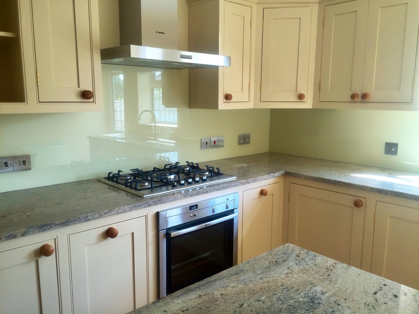 Bespoke shaker kitchen in Henleaze, Bristol by Paul Gunningham — Henleaze Kitchen project, photo 3 of 12