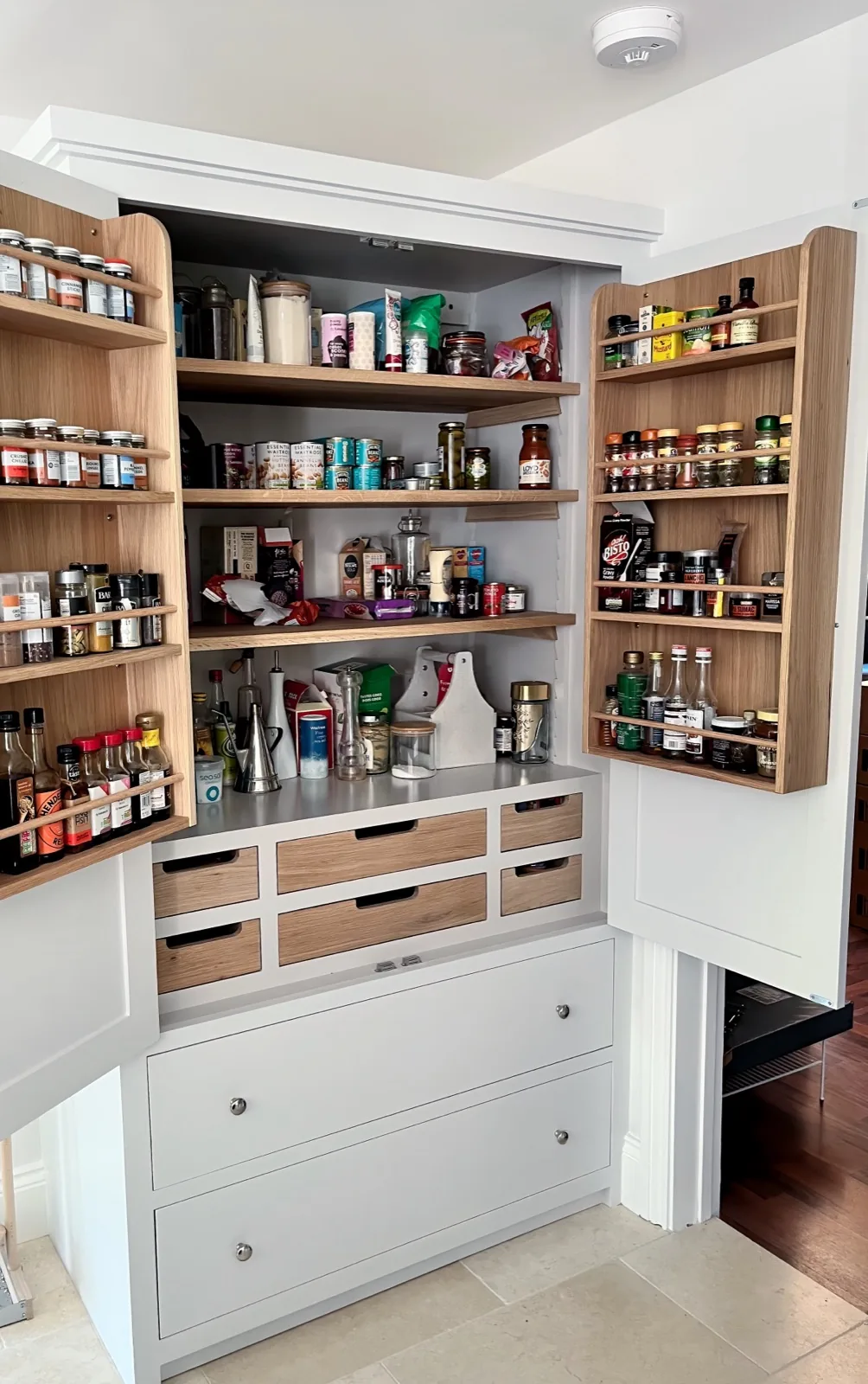 Bespoke shaker kitchen in Stroud, Gloucestershire by Paul Gunningham — Stroud Kitchen project, photo 15 of 21